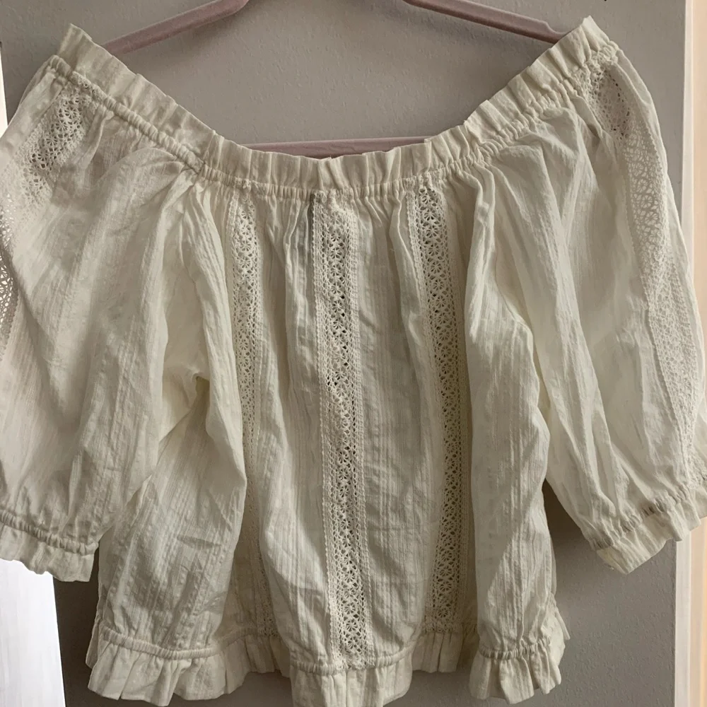 Anthropologie Cream Cropped Peasant Blouse